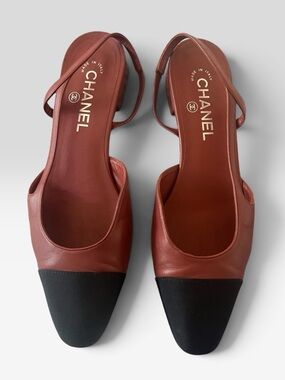 CHANEL Brick Red Leather and Black Grosgrain Cap Toe Slingback Flats Size 39